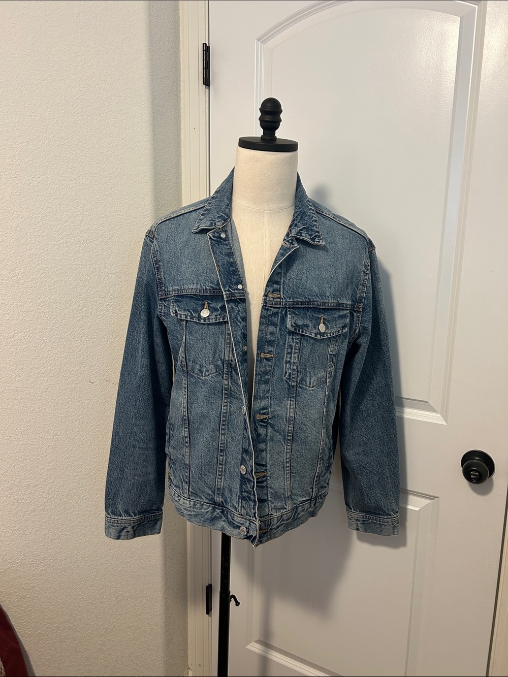H&M Vintage Wash Style Blue Denim Jacket Size Large